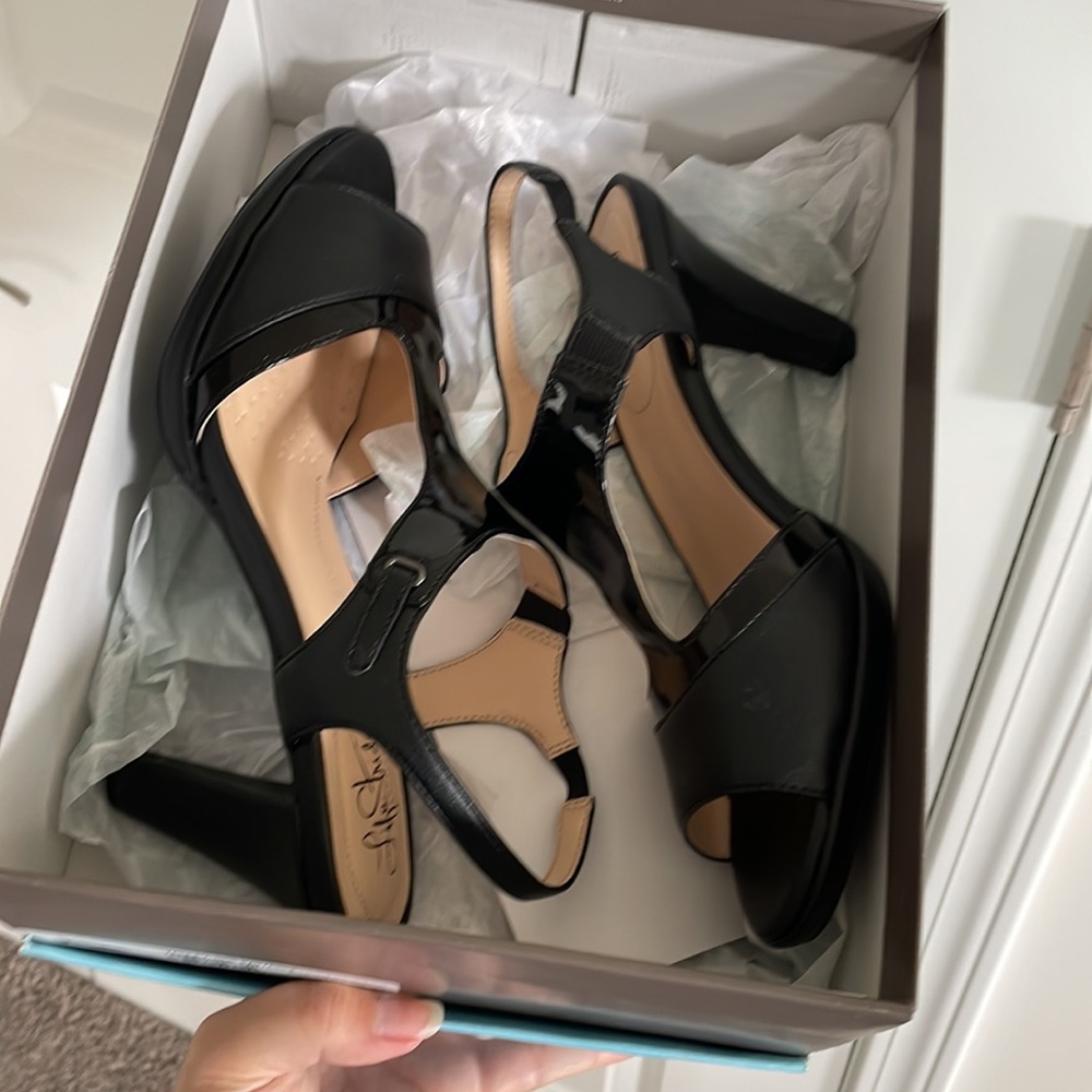 NWT LifeStride Strappy Heels